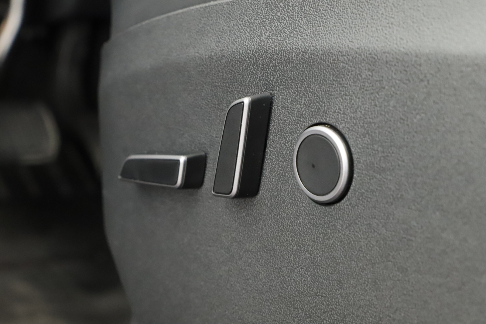 Tesla Model Y Long Range AWD – fotografie 17