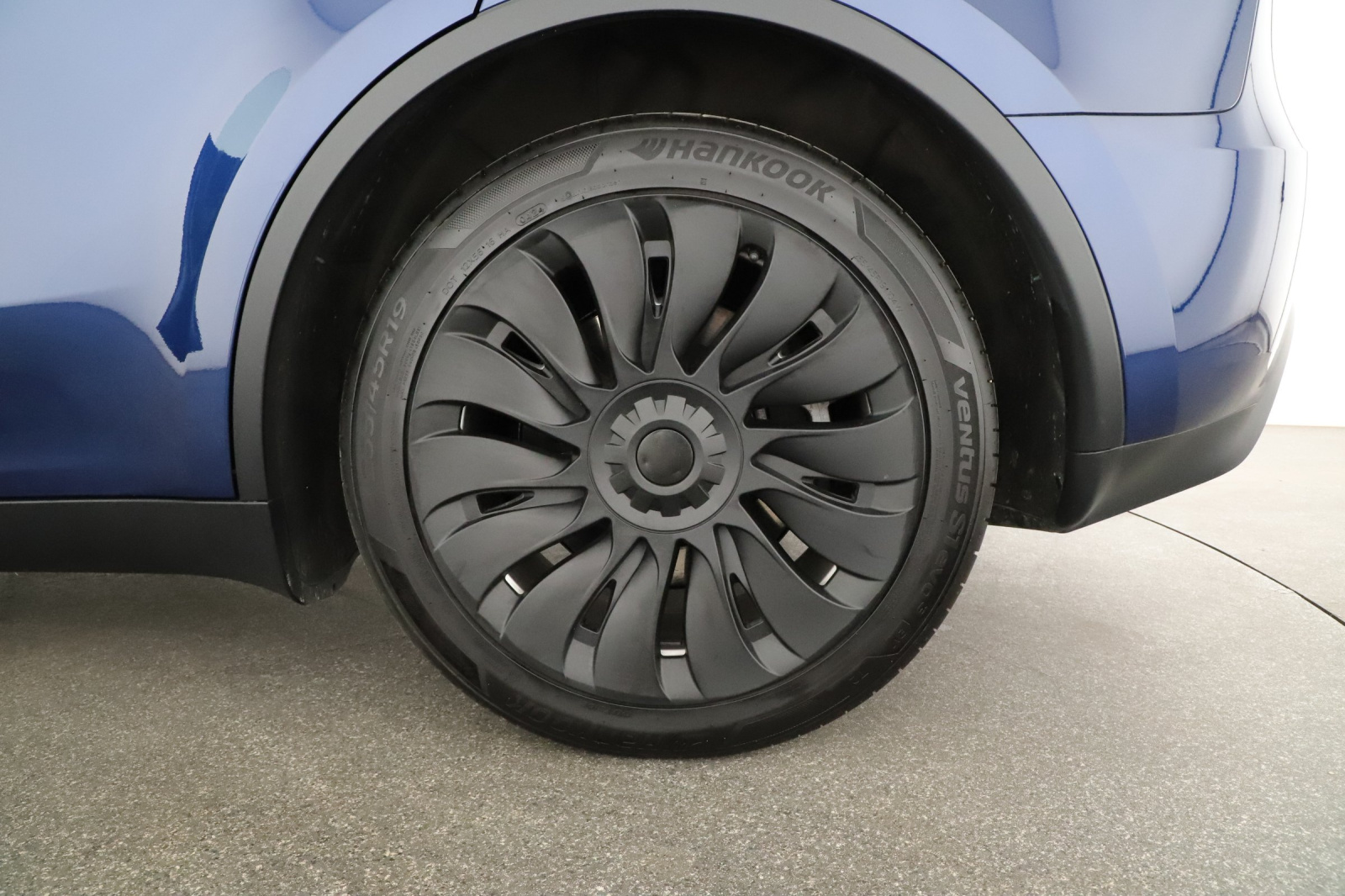 Tesla Model Y Long Range AWD – fotografie 26