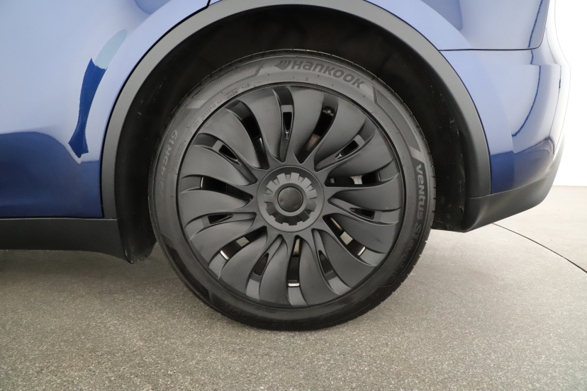 Tesla Model Y, 2024