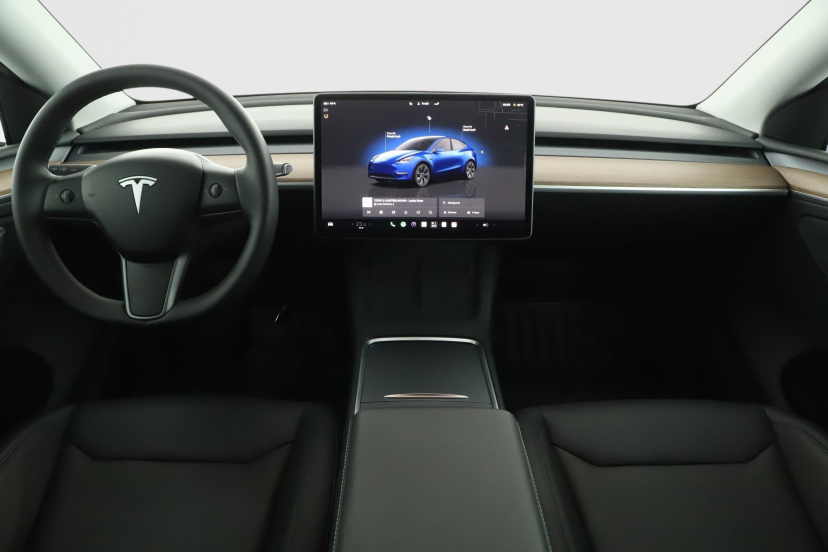 Tesla Model Y, 2024