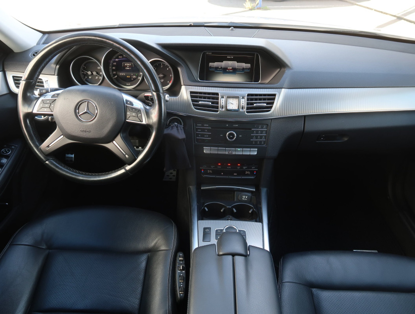 Mercedes-Benz E, 2016