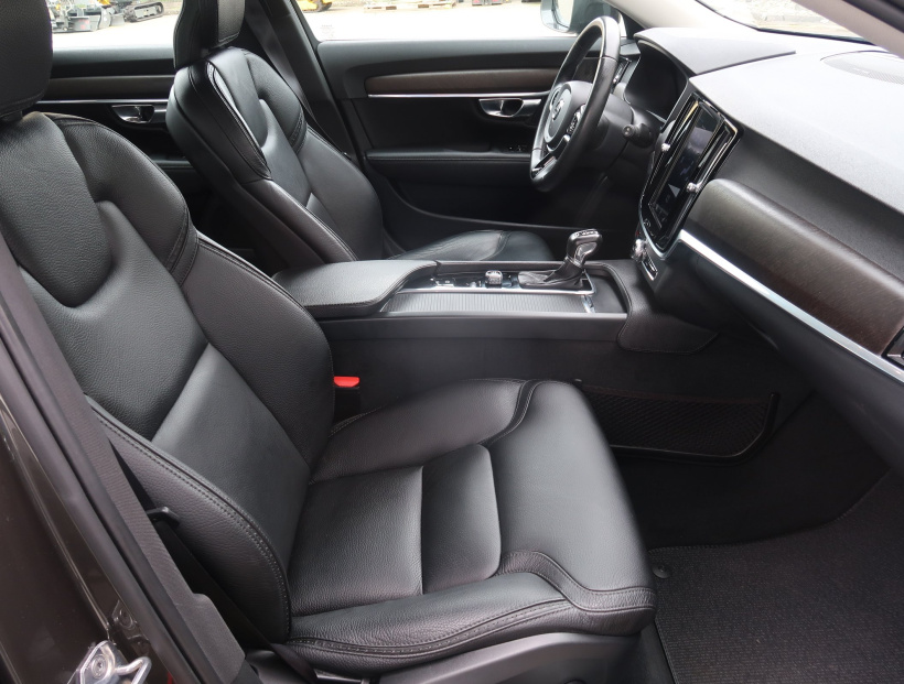 Volvo V90 Cross Country, 2018