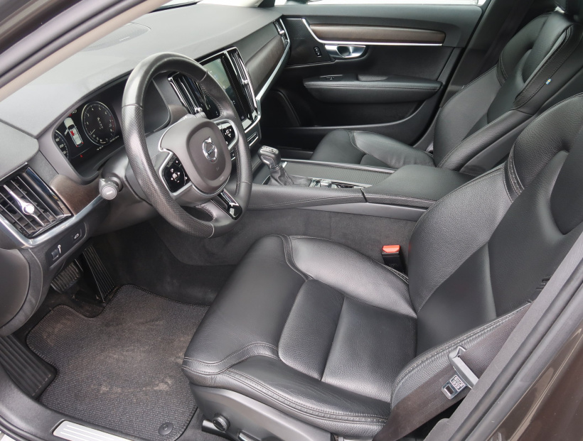 Volvo V90 Cross Country, 2018