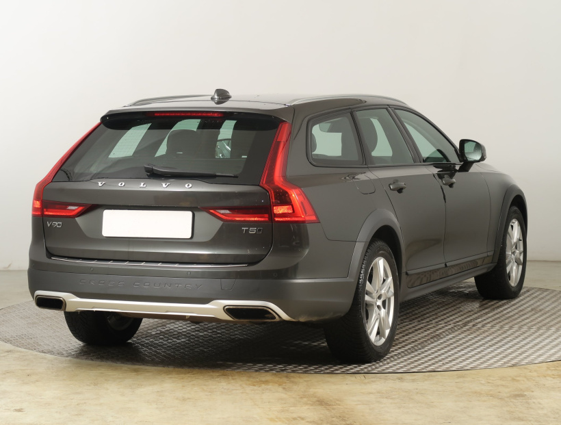Volvo V90 Cross Country, 2018