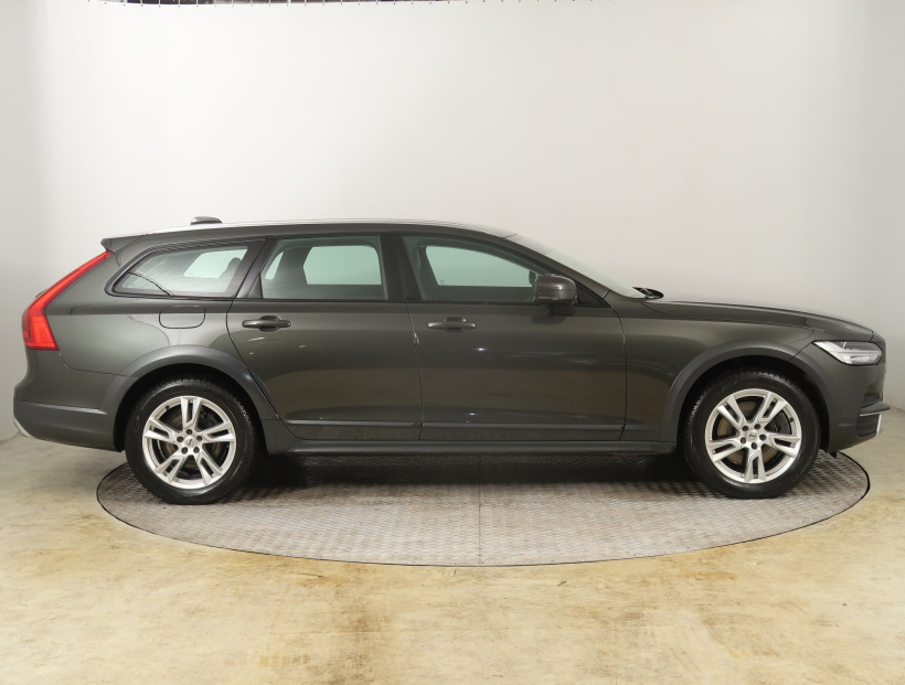 Volvo V90 Cross Country, 2018