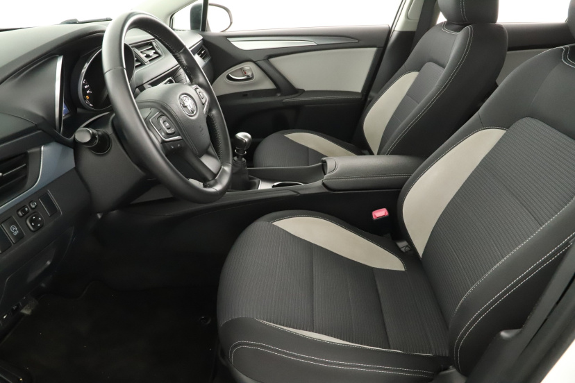 Toyota Avensis, 2015
