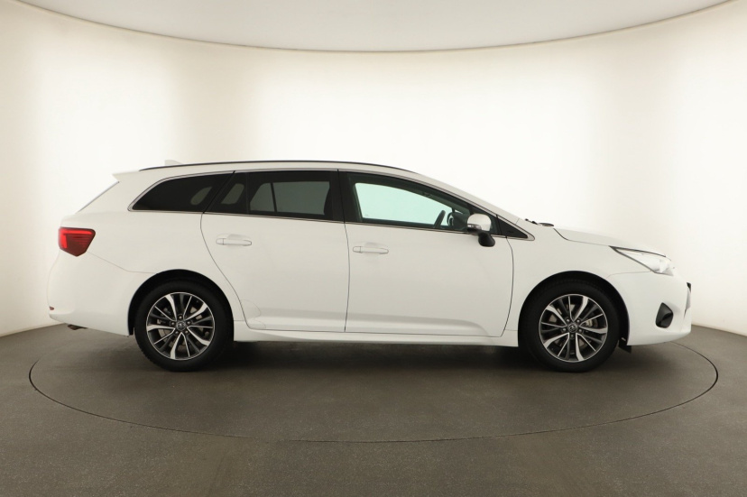 Toyota Avensis, 2015