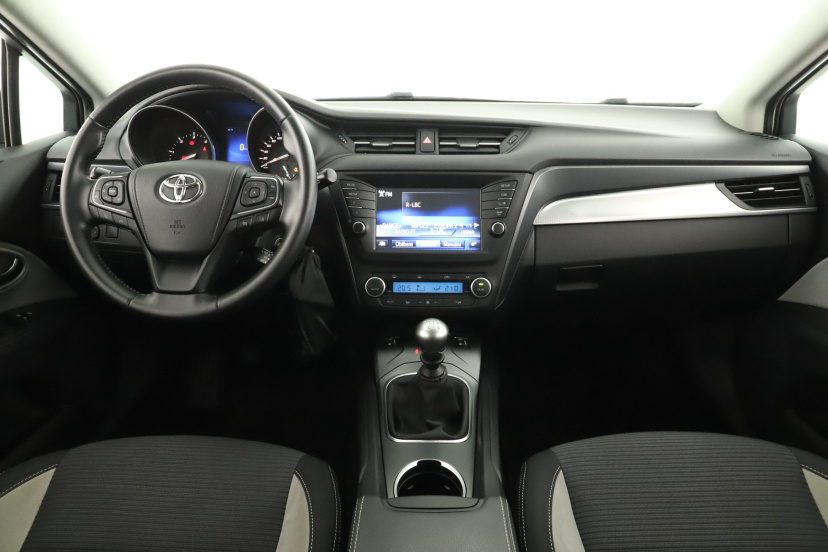 Toyota Avensis, 2015