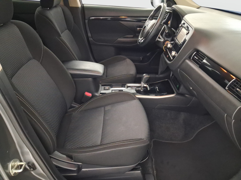 Mitsubishi Outlander, 2021