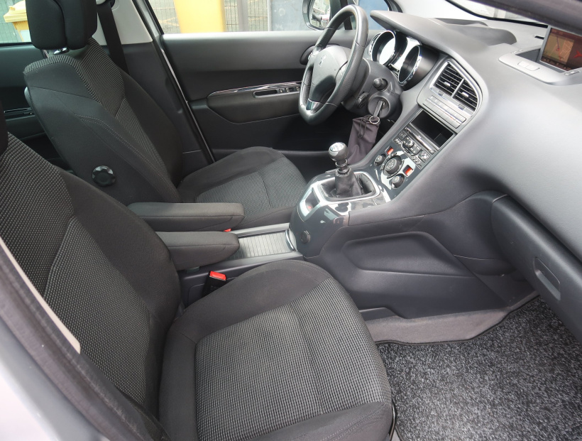 Peugeot 5008, 2011