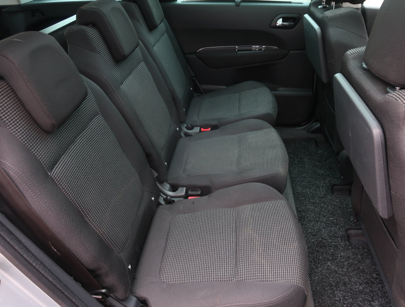 Peugeot 5008, 2011
