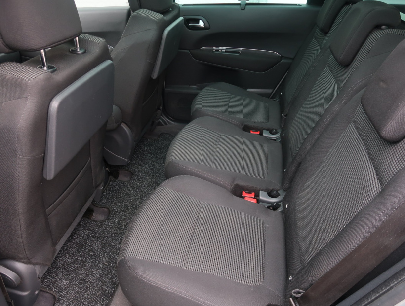 Peugeot 5008, 2011