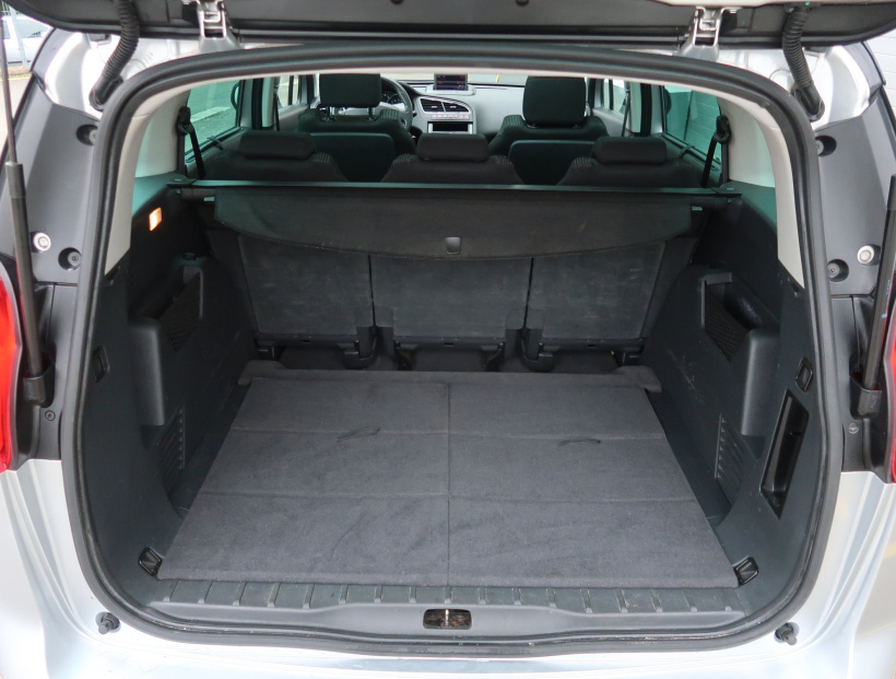 Peugeot 5008, 2011