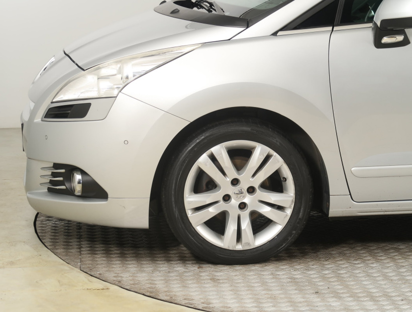 Peugeot 5008, 2011