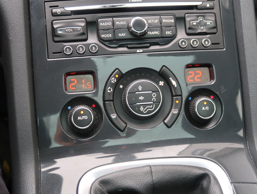 Peugeot 5008, 2011