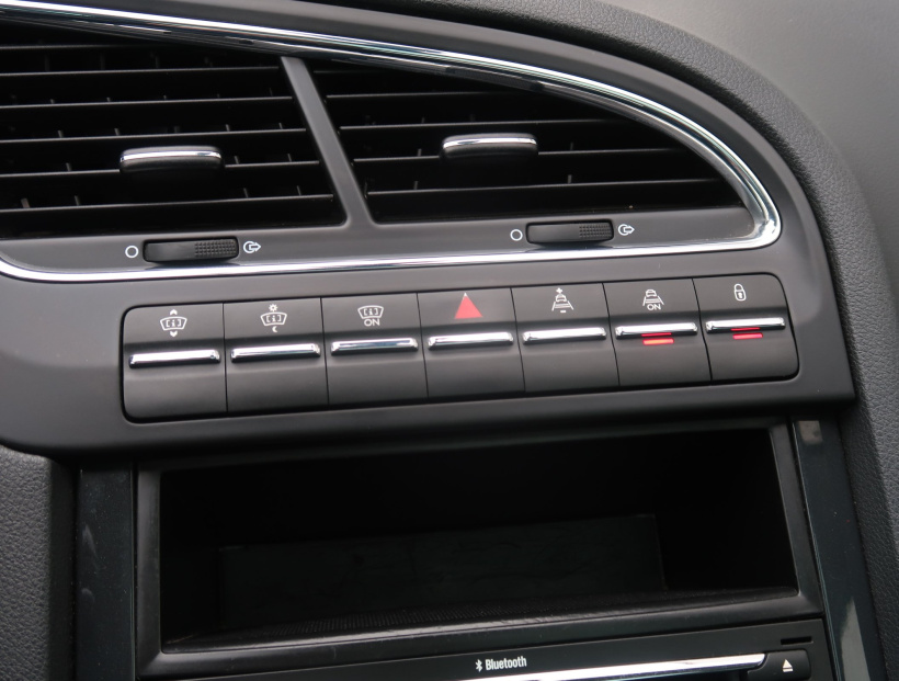 Peugeot 5008, 2011