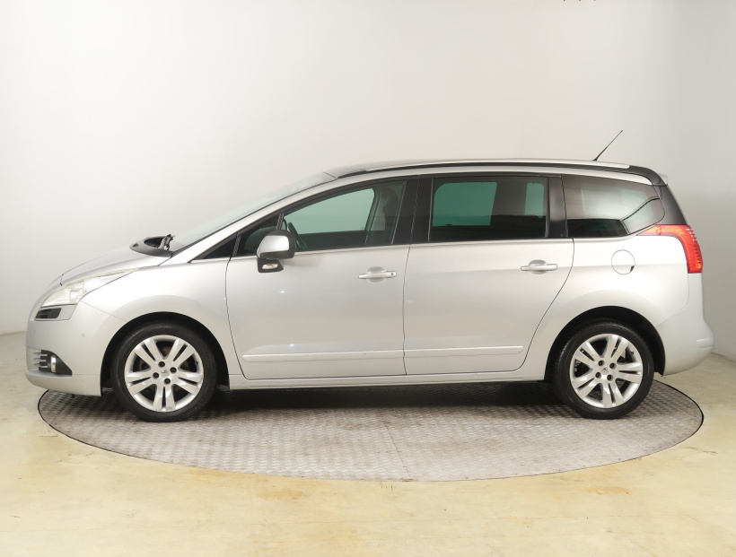 Peugeot 5008, 2011