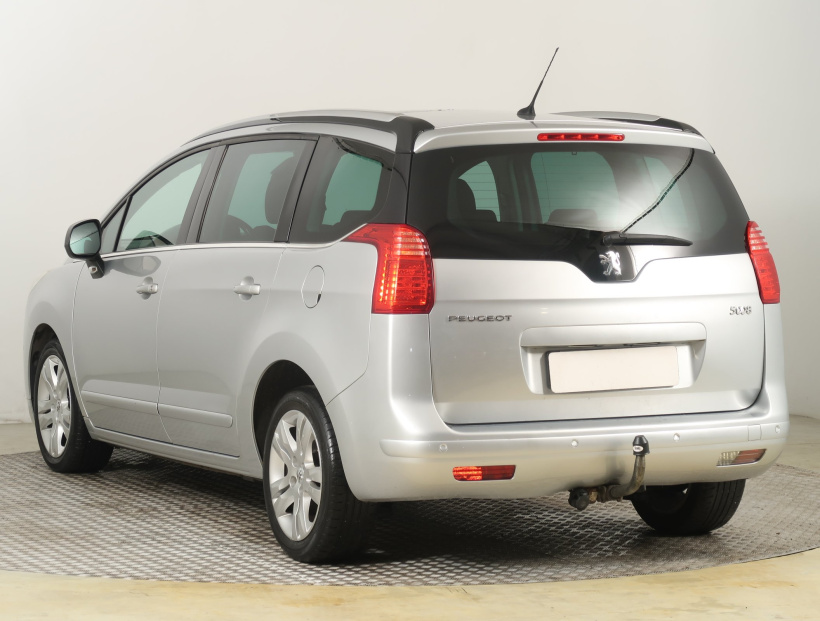Peugeot 5008, 2011