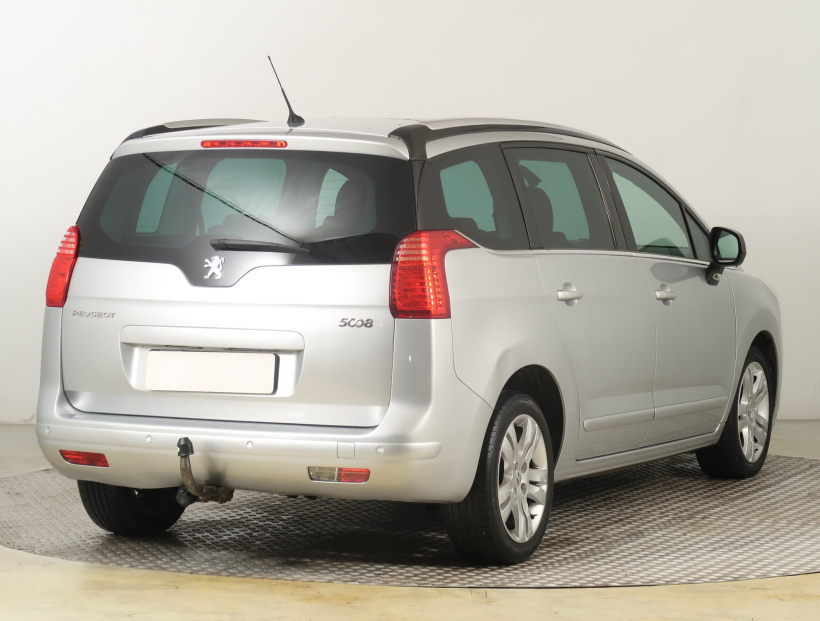 Peugeot 5008, 2011