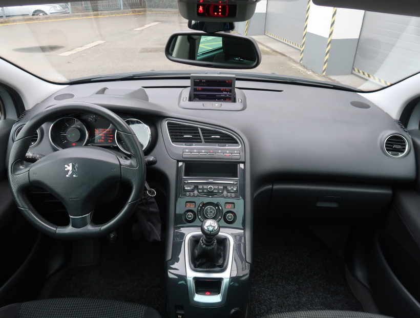 Peugeot 5008, 2011