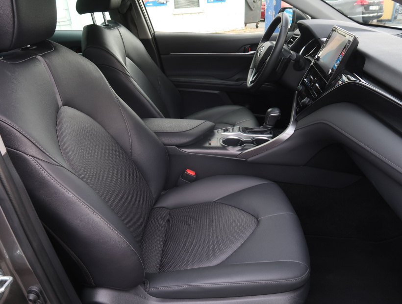 Toyota Camry, 2023