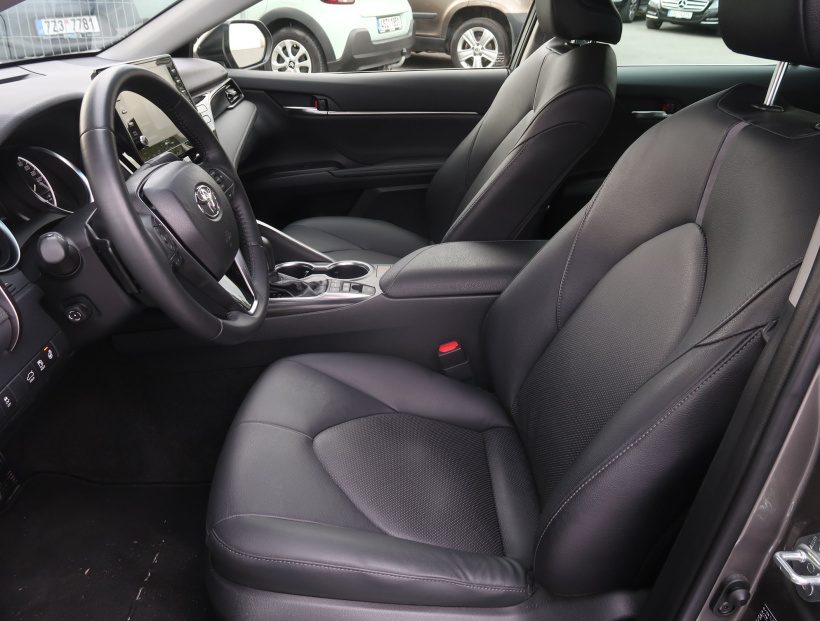 Toyota Camry, 2023