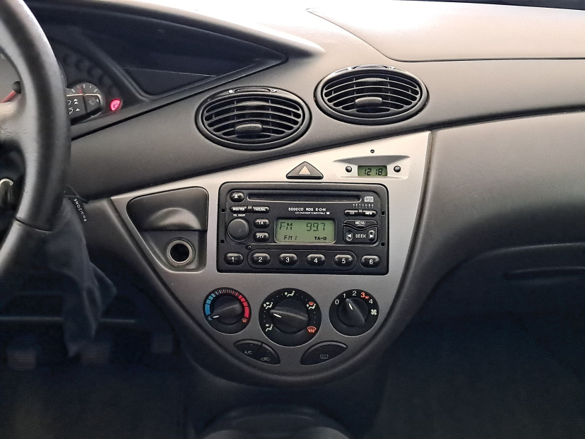 Ford Focus, 2001