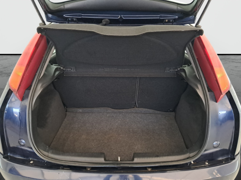 Ford Focus, 2001