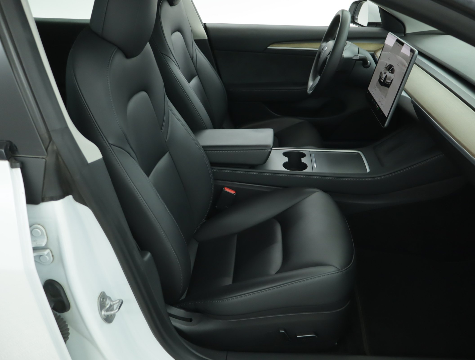 Tesla Model 3 Standard Range Plus – fotografie 12