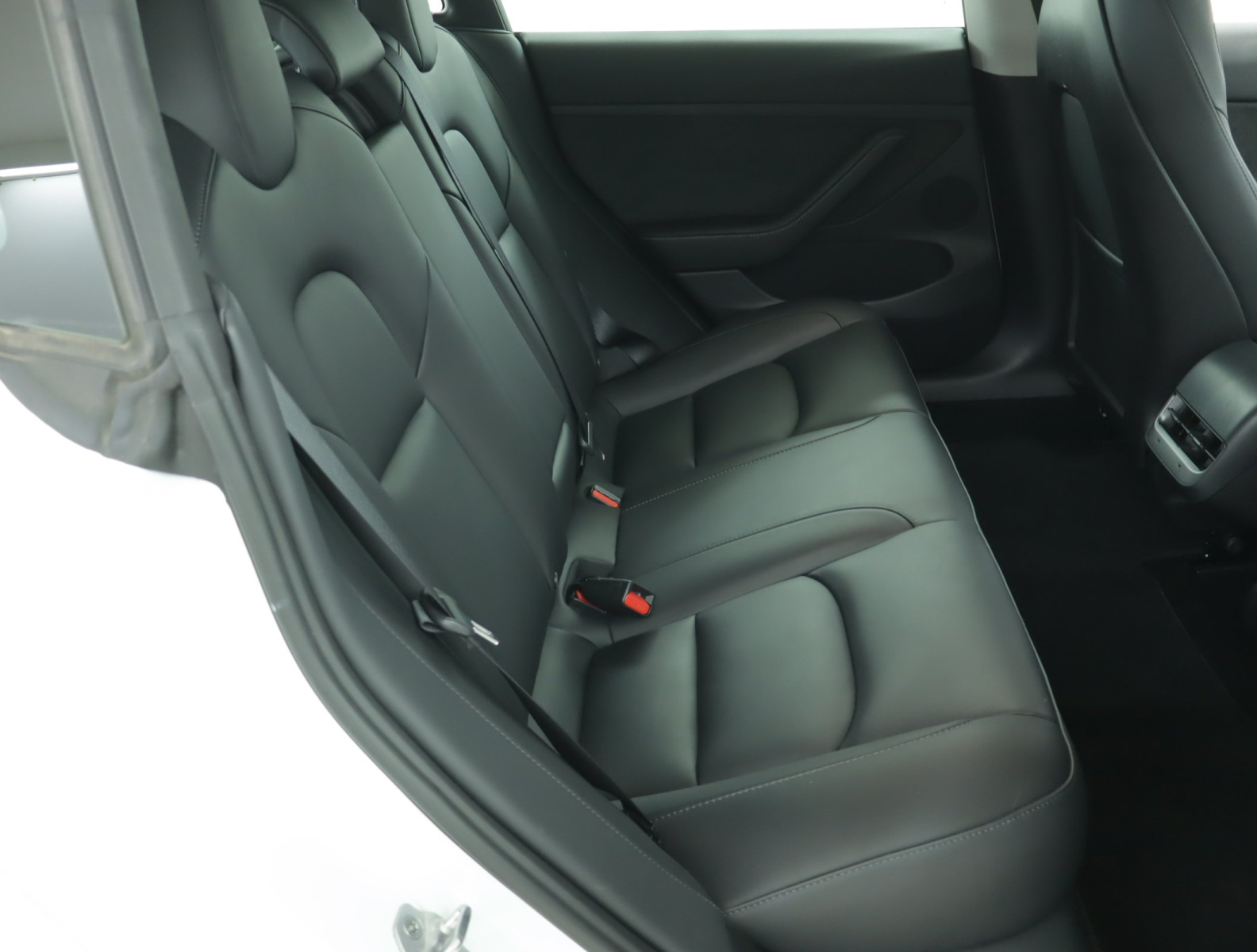 Tesla Model 3 Standard Range Plus – fotografie 13