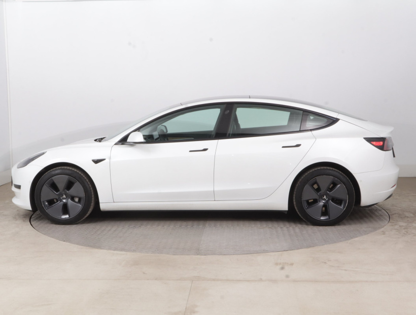 Tesla Model 3, 2022