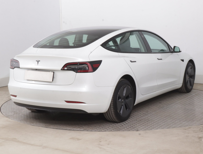 Tesla Model 3, 2022