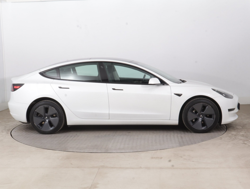 Tesla Model 3, 2022