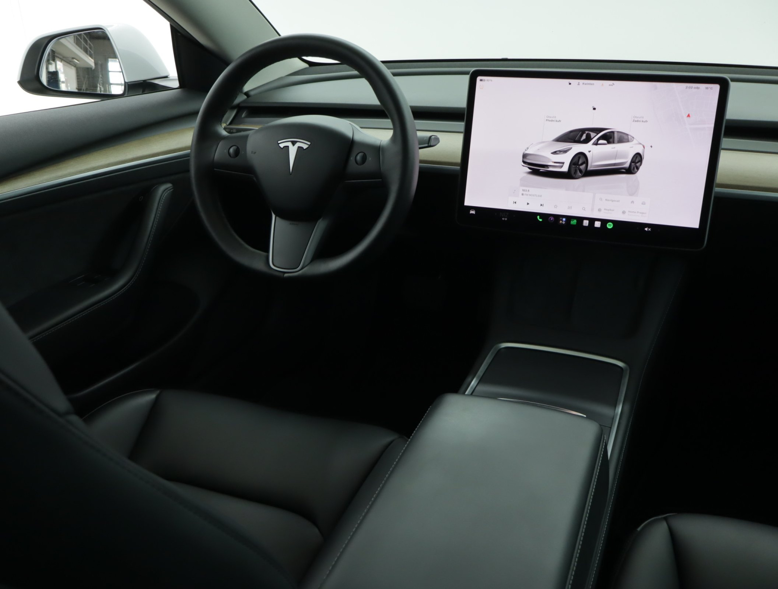 Tesla Model 3 Standard Range Plus – fotografie 9