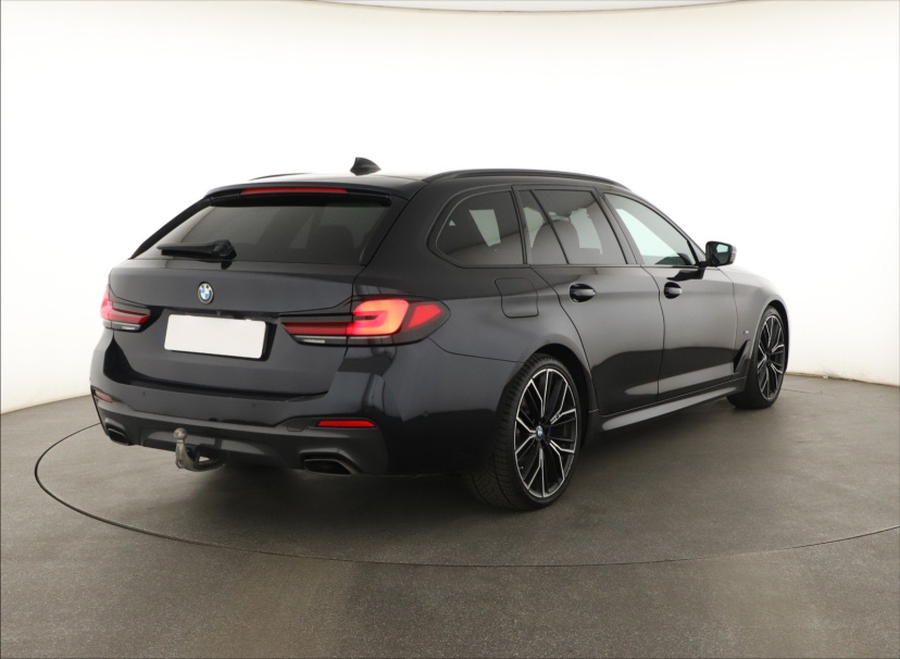 BMW 5, 2022