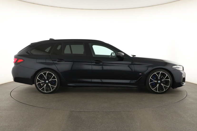 BMW 5, 2022
