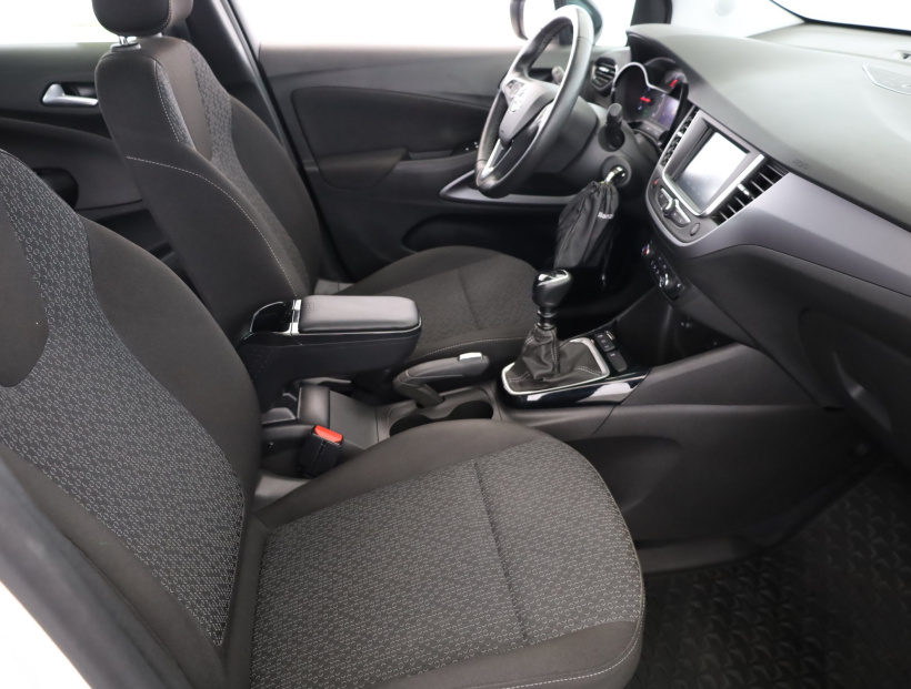 Opel Crossland, 2024
