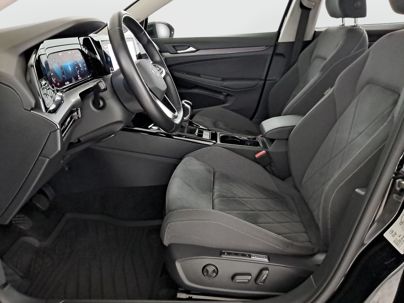 Volkswagen Golf, 2023