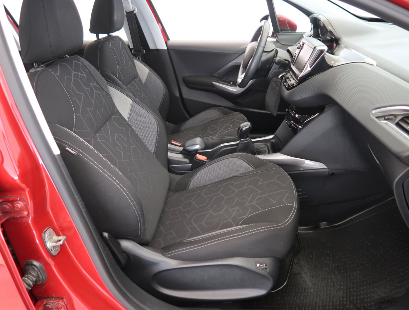 Peugeot 2008, 2016