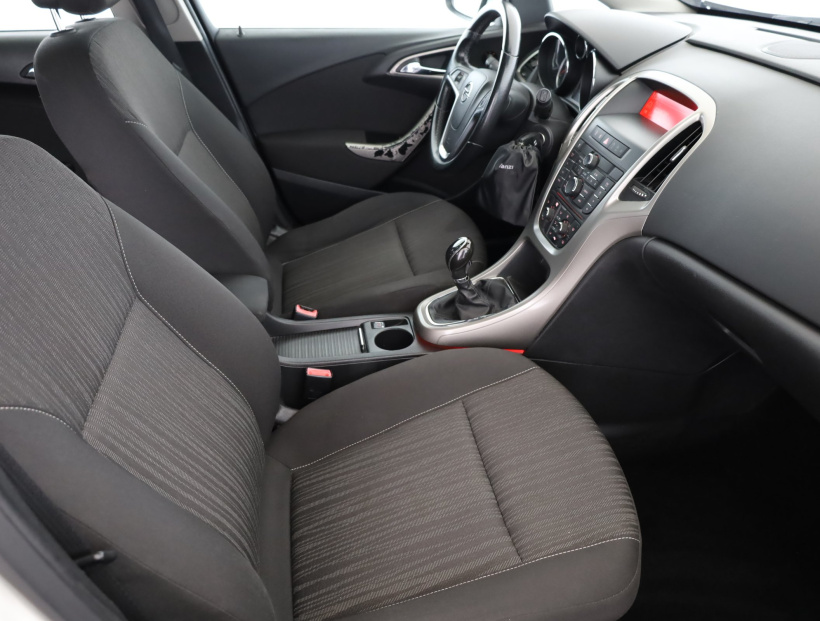 Opel Astra, 2012
