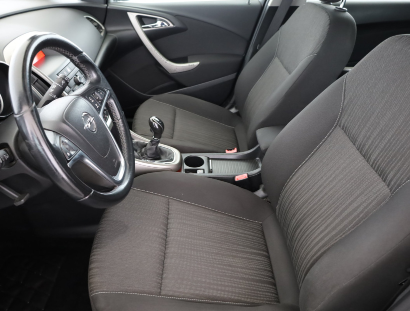 Opel Astra, 2012