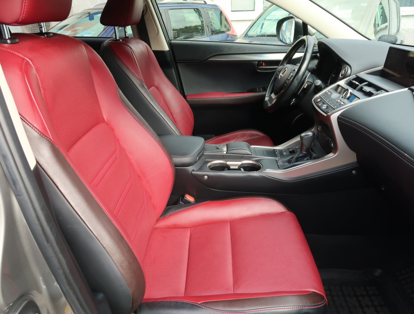 Lexus NX, 2018