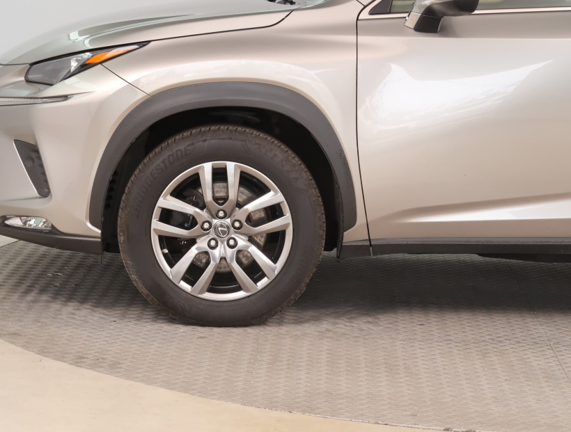 Lexus NX, 2018
