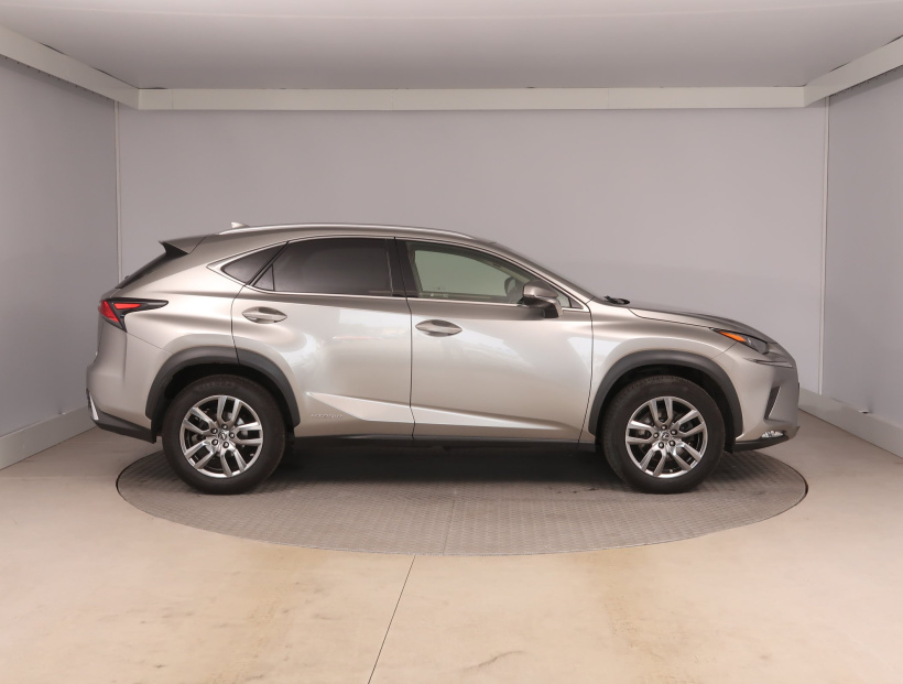 Lexus NX, 2018