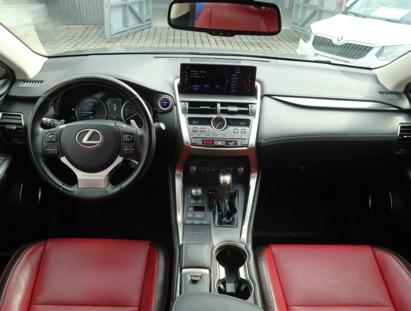 Lexus NX, 2018