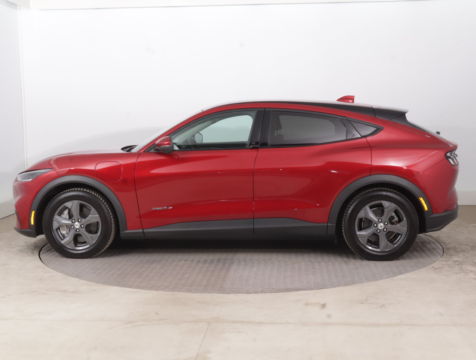 Ford Mustang Mach-E Standard Range RWD, 2021 4