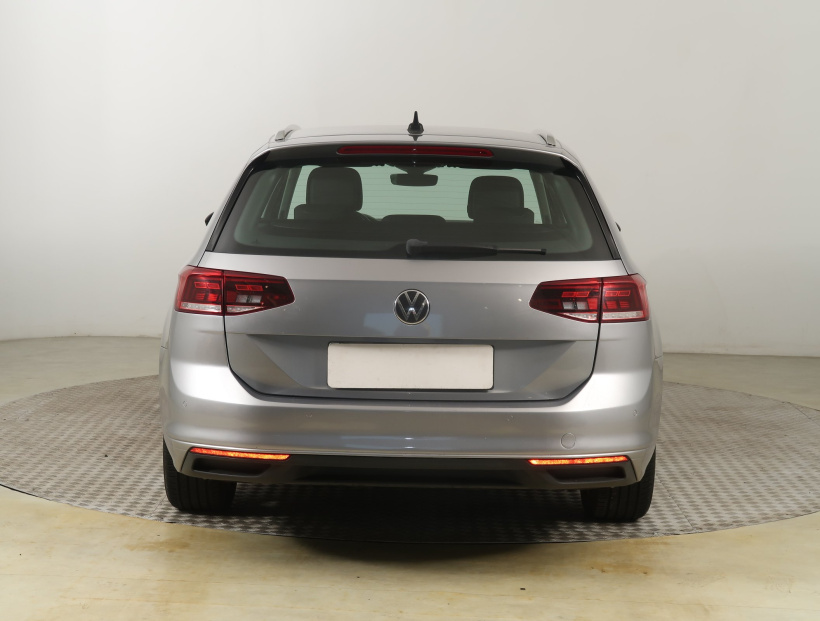 Volkswagen Passat, 2021