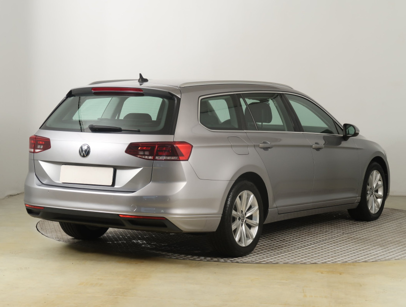 Volkswagen Passat, 2021