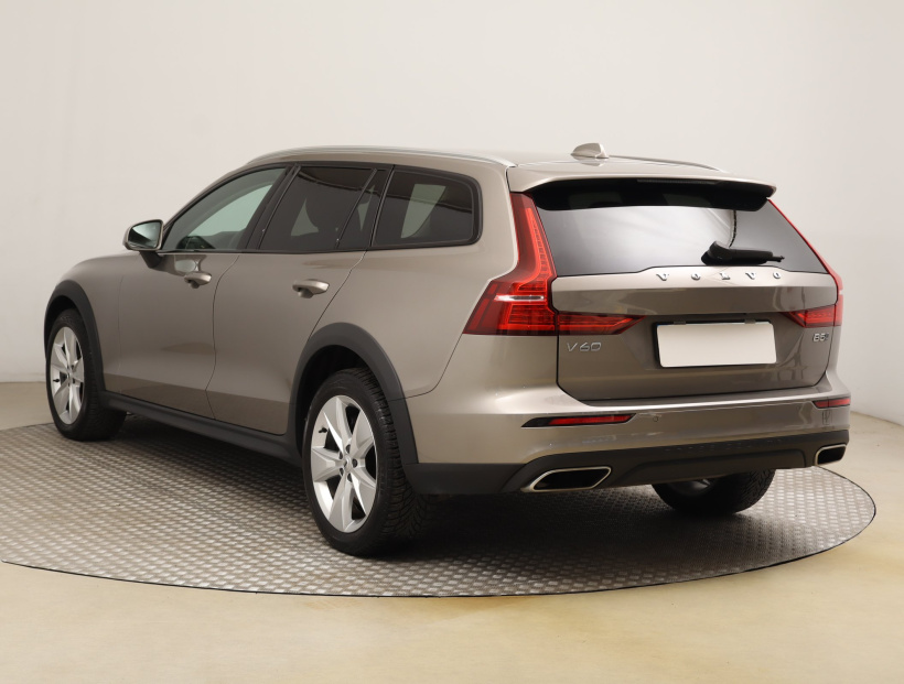 Volvo V60 Cross Country, 2021