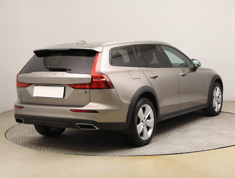 Volvo V60 Cross Country, 2021